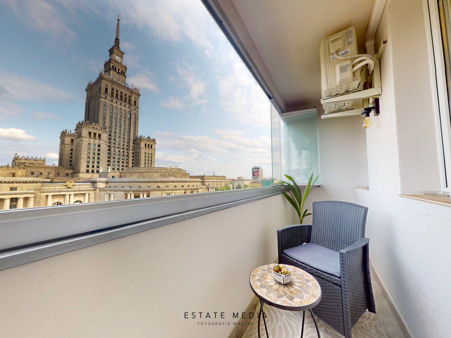 The Heart of Warsaw Apartment by TataRento The Heart of Warsaw Apartment by TataRento
